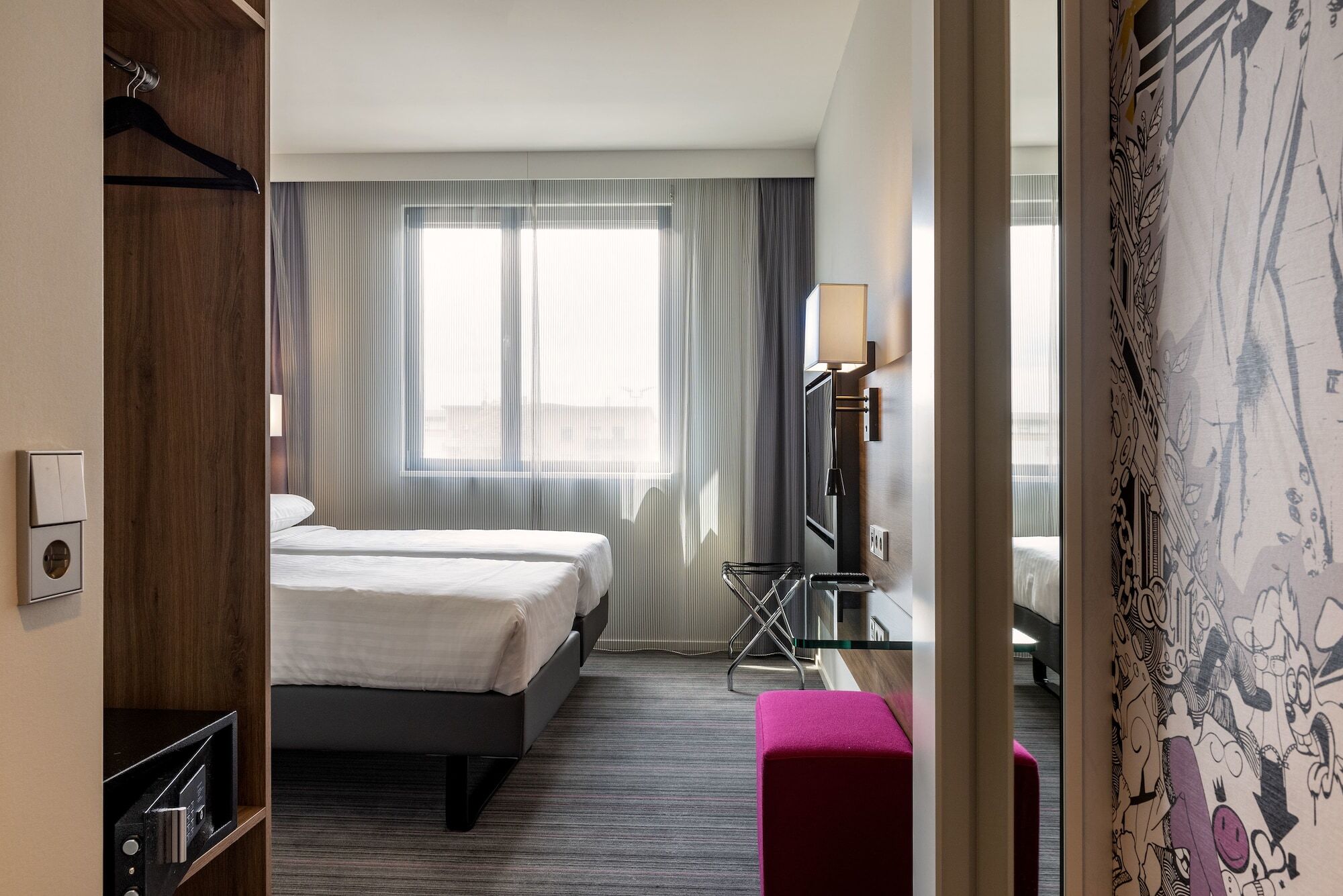 Moxy Edinburgh Airport Ingliston Exterior foto